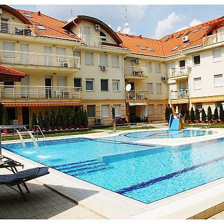 Family Wellness Apartman Hajduszoboszlo Exterior photo