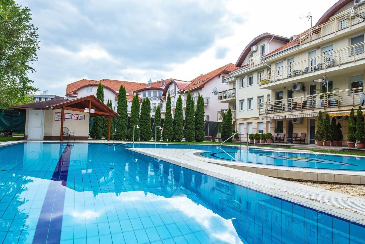 Family Wellness Apartman Hajduszoboszlo Exterior photo